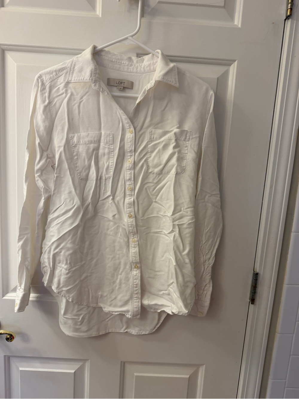 LOFT White Casual long sleeveButton-Down Shirt size M. Just needs to be ironed.
